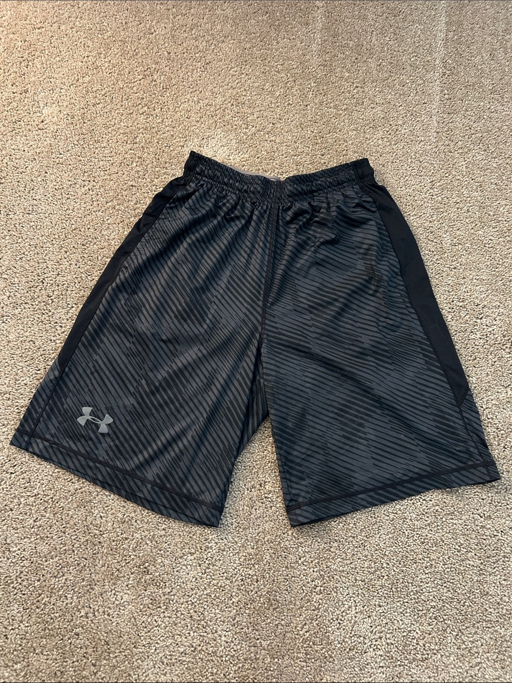 Under Armour Mens M Black and Gray Striped Patterned Athletic Shorts